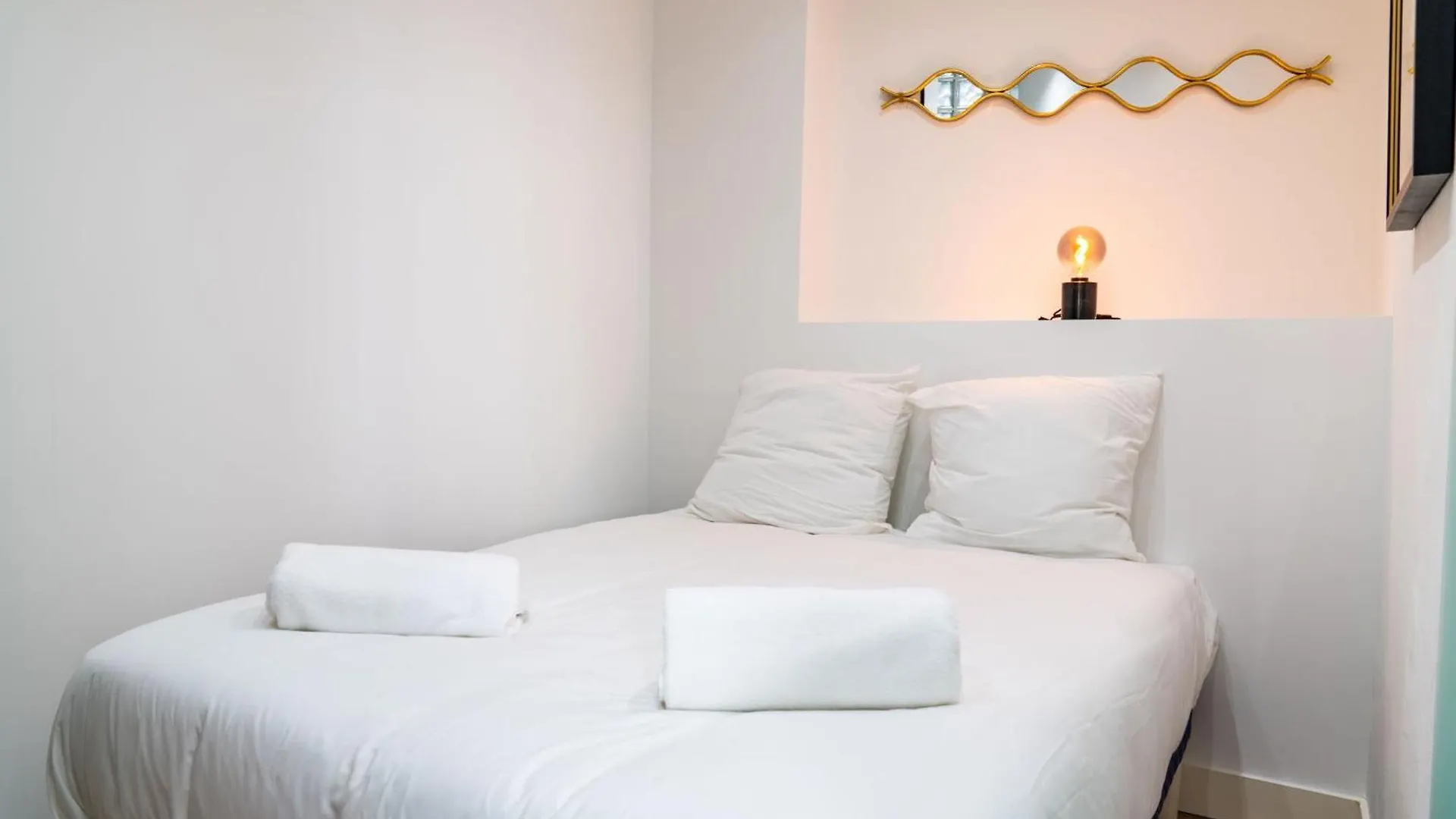 Apartment Cannes Authentique, Hypercentre, A 1 Minute De La Mer Et 5 Minutes Du Palais France